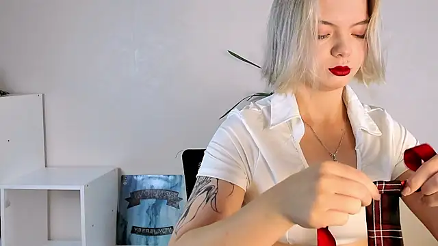 Snapshot of MelinMonro chatting on October 14, 2025, 3:18 am MelinMonro online show from October 14, 2025, 3:18 am