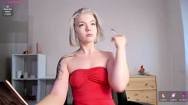 Snapshot of MelinMonro chatting on November 4, 2025, 3:16 am MelinMonro online show from November 4, 2025, 3:16 am