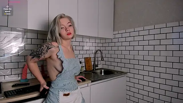 Snapshot of MelinMonro chatting on November 6, 2025, 3:18 am MelinMonro online show from November 6, 2025, 3:18 am