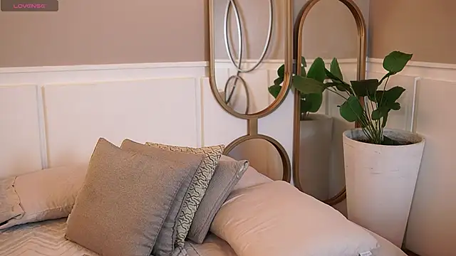 Snapshot of Roxy_Vega chatting on November 8, 2025, 12:38 pm Roxy Vega online show from November 8, 2025, 12:38 pm