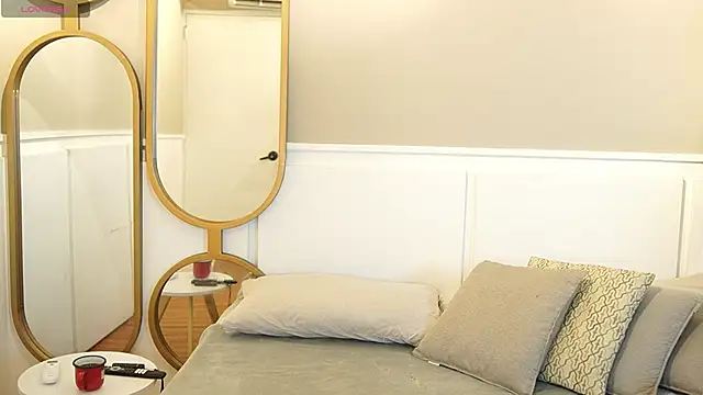 Snapshot of Roxy_Vega chatting on November 19, 2025, 8:47 am Roxy Vega online show from November 19, 2025, 8:47 am