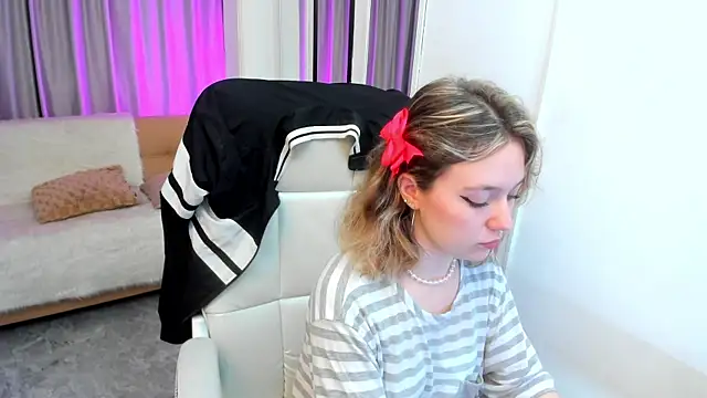 Snapshot of Lucia_Copper chatting on October 27, 2025, 1:15 pm Lucia Copper online show from October 27, 2025, 1:15 pm