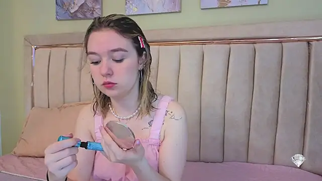 Snapshot of Lucia_Copper chatting on October 29, 2025, 12:07 pm Lucia Copper online show from October 29, 2025, 12:07 pm