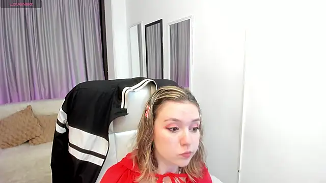 Snapshot of Lucia_Copper chatting on November 1, 2025, 3:30 am Lucia Copper online show from November 1, 2025, 3:30 am