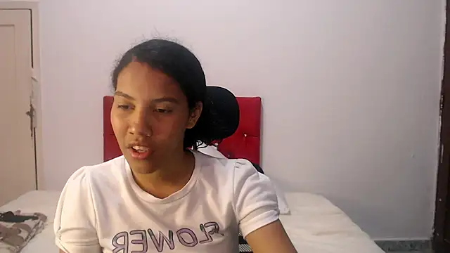 Snapshot of Tainara_ebony chatting on October 15, 2025, 7:14 pm Tainara ebony online show from October 15, 2025, 7:14 pm