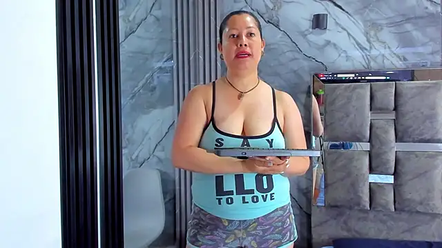 Snapshot of Marianasmitt chatting on October 12, 2025, 12:04 pm Marianasmitt online show from October 12, 2025, 12:04 pm