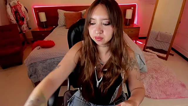 Snapshot of Scarlett__Cooper__ chatting on October 18, 2025, 12:17 pm Scarlett Cooper online show from October 18, 2025, 12:17 pm