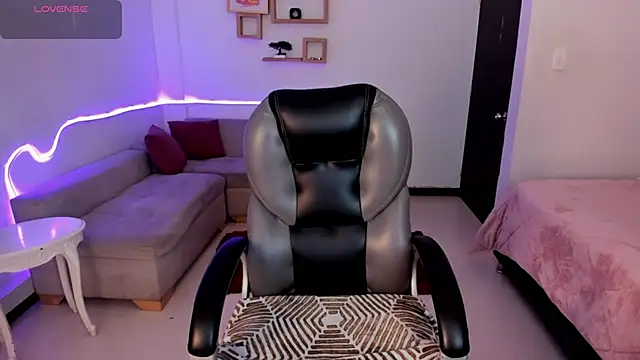 Snapshot of Scarlett__Cooper__ chatting on November 19, 2025, 12:27 pm Scarlett Cooper online show from November 19, 2025, 12:27 pm