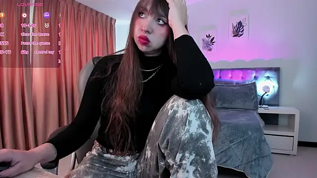 Scarlett  Cooper   online show from February 5, 2026, 12:43 pm