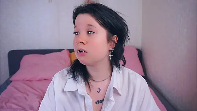 EviaVanveen online show from December 23, 2025, 7:50 am