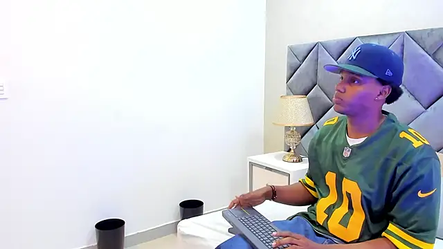 jax black online show from October 3, 2025, 12:13 pm