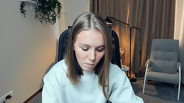 Snapshot of TienKnous chatting on October 5, 2025, 10:24 am TienKnous online show from October 5, 2025, 10:24 am