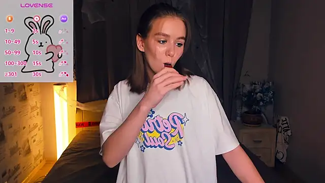 Snapshot of TienKnous chatting on November 10, 2025, 7:13 pm TienKnous online show from November 10, 2025, 7:13 pm