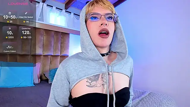 Snapshot of SamyShark chatting on October 8, 2025, 1:53 pm SamyShark online show from October 8, 2025, 1:53 pm