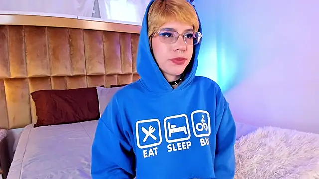 Snapshot of SamyShark chatting on October 10, 2025, 12:59 pm SamyShark online show from October 10, 2025, 12:59 pm