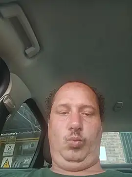 Snapshot of macKnd chatting on October 7, 2025, 1:30 pm macKnd online show from October 7, 2025, 1:30 pm