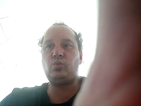 Snapshot of macKnd chatting on October 14, 2025, 9:43 am macKnd online show from October 14, 2025, 9:43 am