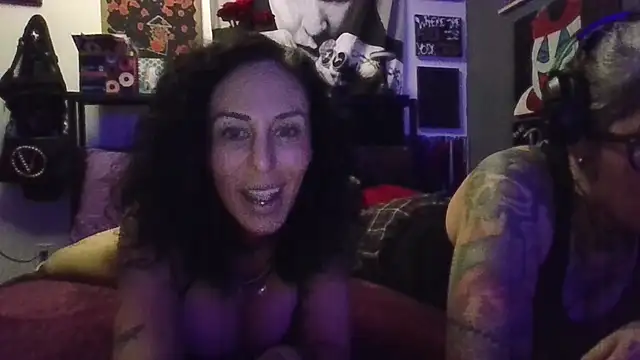 inkdhollow1 online show from December 20, 2025, 6:42 am