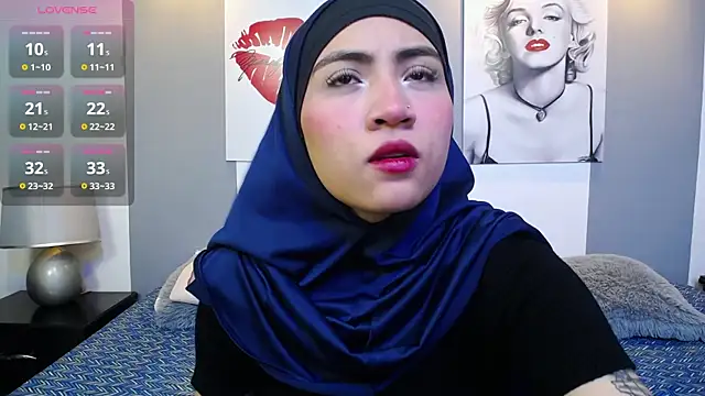 Neesha   online show from November 14, 2025, 7:23 pm