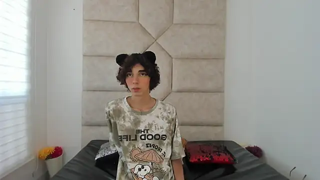 Snapshot of Scaarlett_22_ chatting on October 2, 2025, 5:42 pm Scaarlett 22 online show from October 2, 2025, 5:42 pm