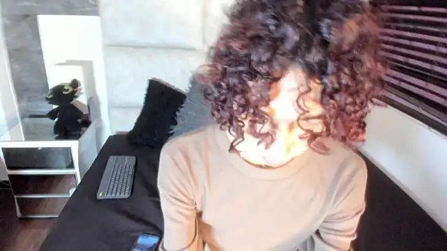 Scaarlett 22  online show from January 14, 2026, 7:41 pm