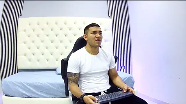 venedic bull online show from October 28, 2025, 8:22 pm