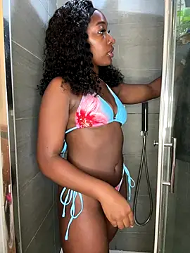 Snapshot of BaddieS_x chatting on October 6, 2025, 9:01 pm BaddieS x online show from October 6, 2025, 9:01 pm