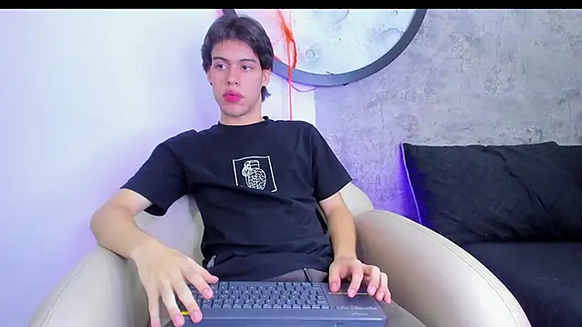 Lucian grey online show from October 29, 2025, 4:04 am