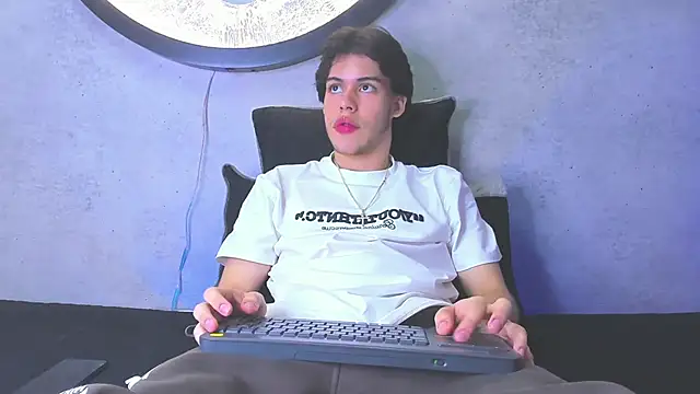 Lucian grey online show from November 4, 2025, 4:33 am