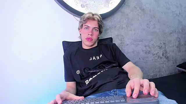 Lucian grey online show from November 13, 2025, 4:33 am