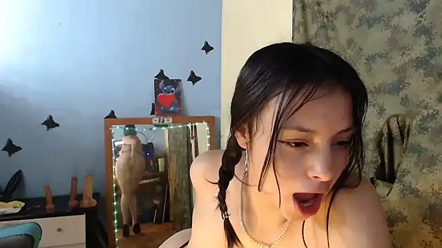 lizethavila online show from April 10, 2026, 11:15 am