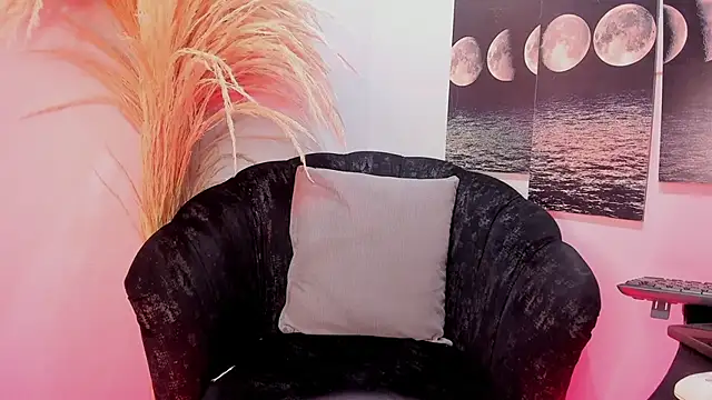 Snapshot of cloemorningstar chatting on October 19, 2025, 8:37 am cloemorningstar online show from October 19, 2025, 8:37 am