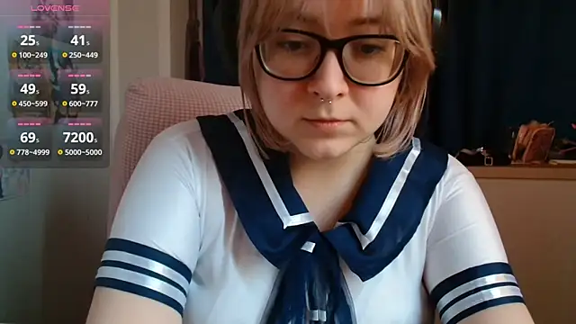 Snapshot of LolaWEI chatting on October 15, 2025, 7:30 am LolaWEI online show from October 15, 2025, 7:30 am