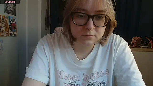 Snapshot of LolaWEI chatting on October 20, 2025, 7:42 am LolaWEI online show from October 20, 2025, 7:42 am