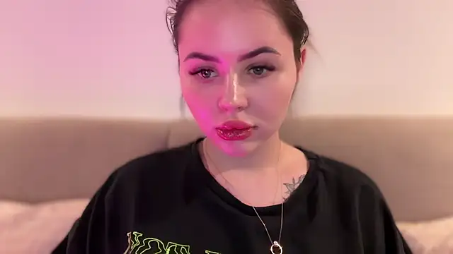 Snapshot of AlmaryKim chatting on November 1, 2025, 8:33 pm AlmaryKim online show from November 1, 2025, 8:33 pm