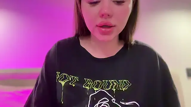 Snapshot of AlmaryKim chatting on November 4, 2025, 10:31 pm AlmaryKim online show from November 4, 2025, 10:31 pm