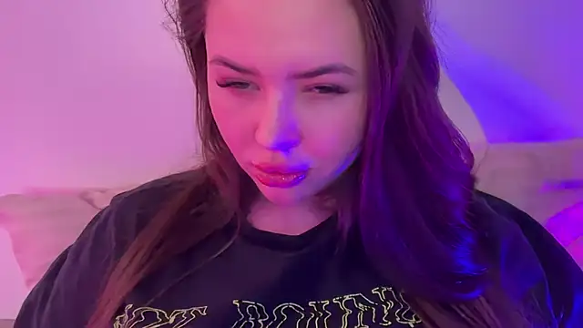 AlmaryKim online show from April 14, 2026, 7:20 pm