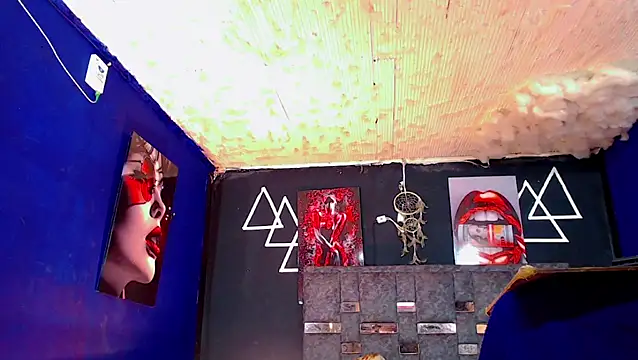 Snapshot of Fersexy_Dolls chatting on October 12, 2025, 5:17 am Fersexy Dolls online show from October 12, 2025, 5:17 am