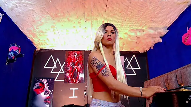 Snapshot of Fersexy_Dolls chatting on October 29, 2025, 2:47 am Fersexy Dolls online show from October 29, 2025, 2:47 am