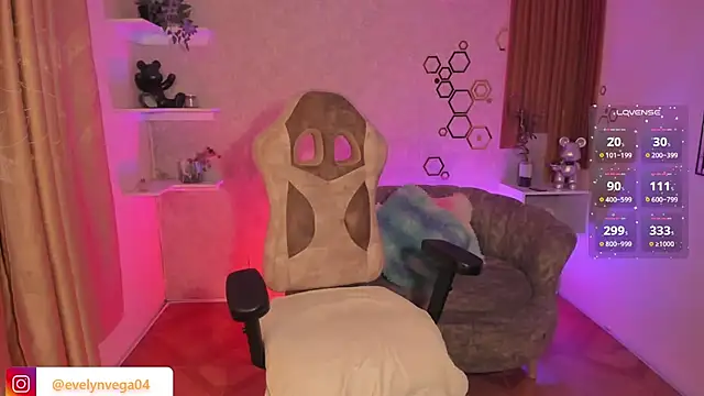 Snapshot of EvelynVega0 chatting on November 15, 2025, 3:48 am EvelynVega0 online show from November 15, 2025, 3:48 am