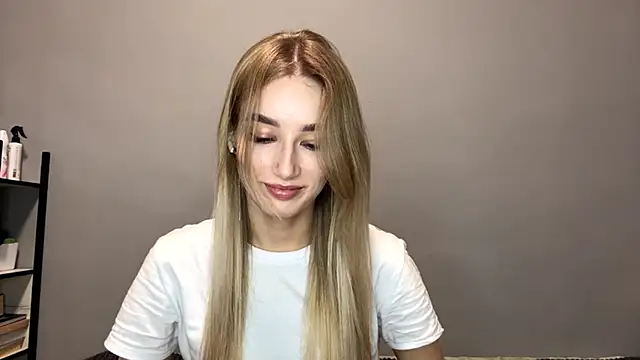 Snapshot of SweetCatherine chatting on September 30, 2025, 11:59 am SweetCatherine online show from September 30, 2025, 11:59 am