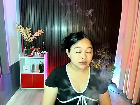 Snapshot of UrFavouriteCravings chatting on November 3, 2025, 12:13 am UrFavouriteCravings online show from November 3, 2025, 12:13 am