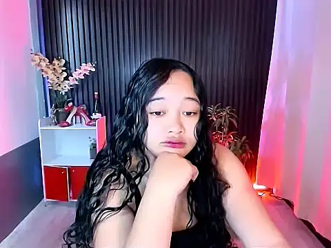 Snapshot of UrFavouriteCravings chatting on November 13, 2025, 12:31 am UrFavouriteCravings online show from November 13, 2025, 12:31 am