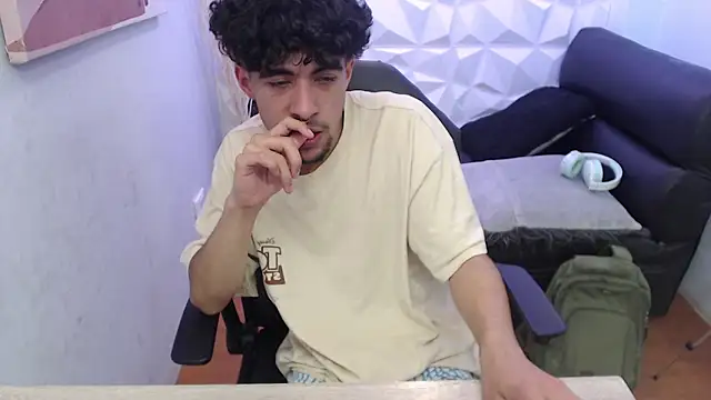 Liil boy online show from October 11, 2025, 4:12 am