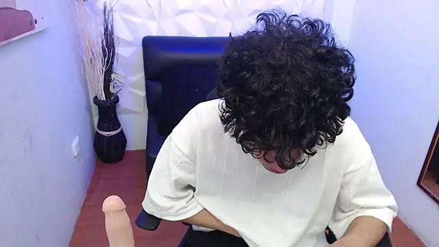 Liil boy online show from October 15, 2025, 3:39 am