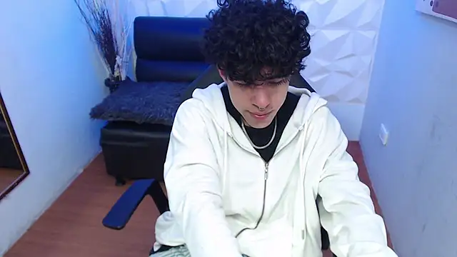 Liil boy online show from October 29, 2025, 3:53 am