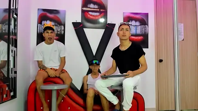 VERY HOT GUYS online show from October 31, 2025, 1:17 am