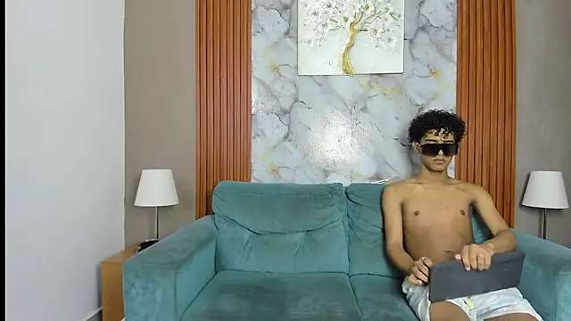 VERY HOT GUYS online show from May 29, 2026, 7:17 am