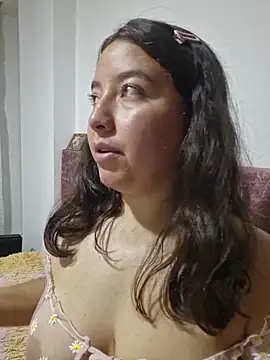 annyaparis online show from December 4, 2025, 11:57 pm