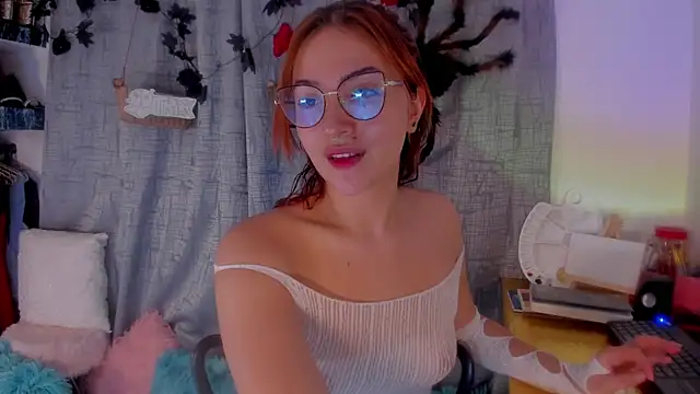 Snapshot of AmaruBloom chatting on October 23, 2025, 3:50 am AmaruBloom online show from October 23, 2025, 3:50 am